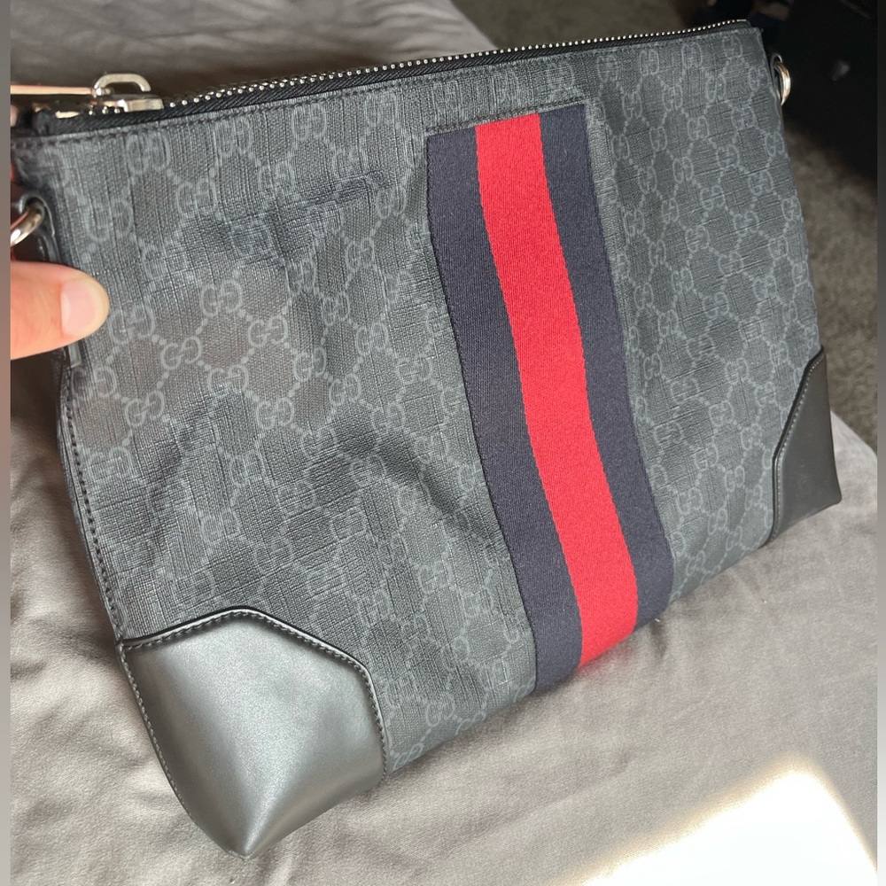 Authentic Gucci bag with zipper